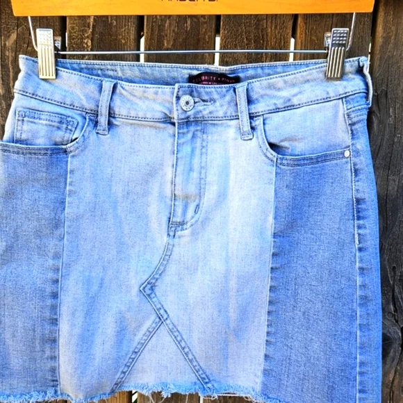 Celebrity Pink Denim Mini Skirt Womens Size 5/27 - Picture 9 of 16